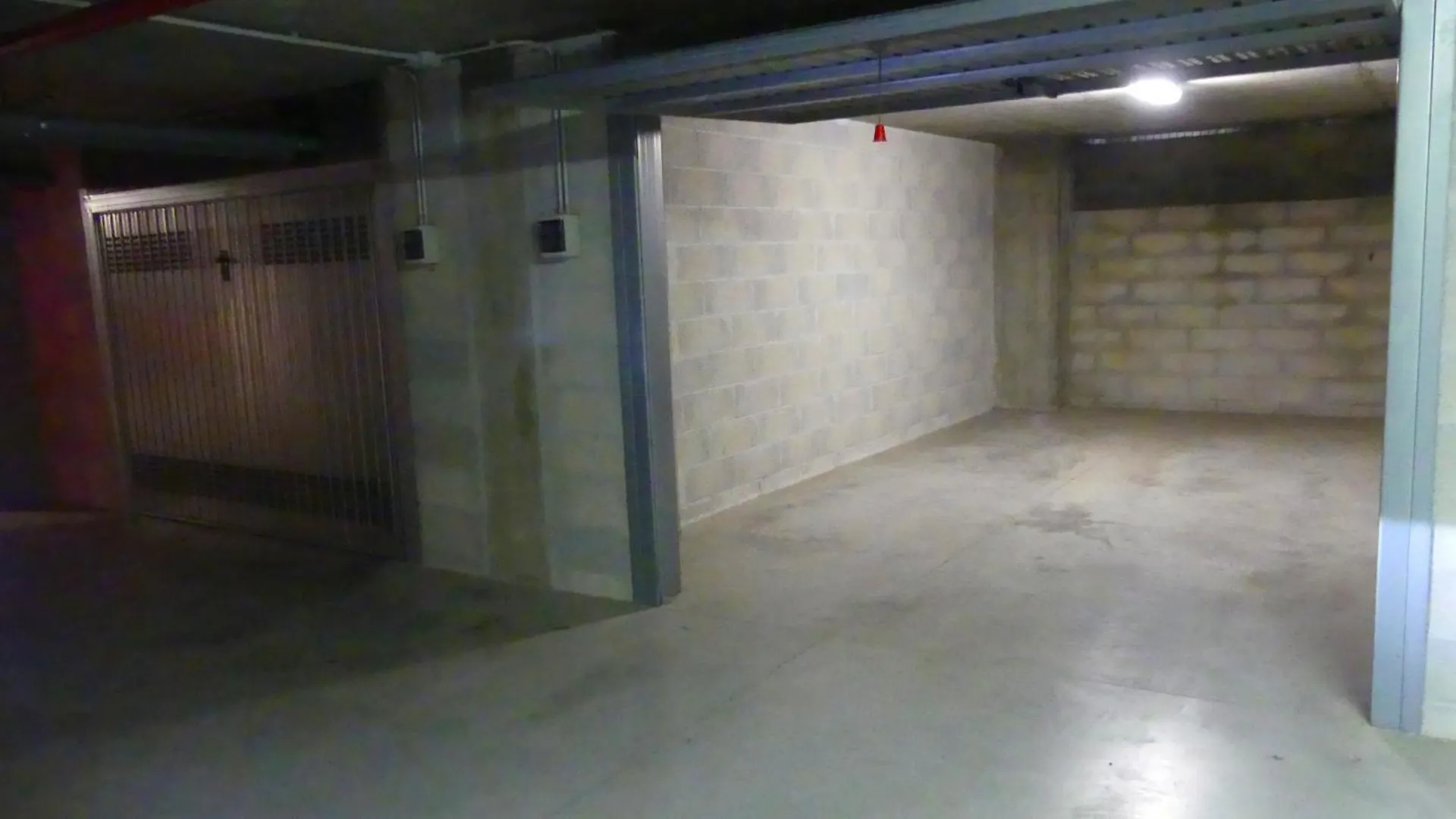 Spacious & Bright & Parking & Comfortable, Apartment In Florence With Private Parking Garage - 2 Bedrooms & 2 Bathrooms - Just Few Minutes Walking From Historic Center