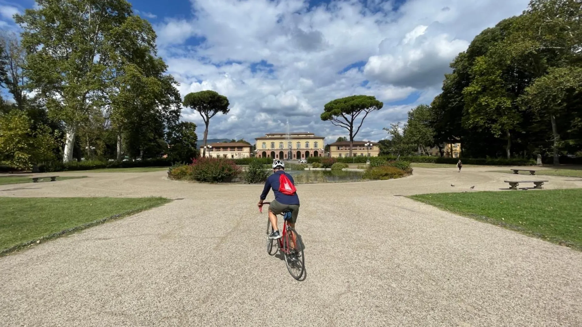 Spacious & Bright & Parking & Comfortable, Apartment In Florence With Private Parking Garage - 2 Bedrooms & 2 Bathrooms - Just Few Minutes Walking From Historic Center