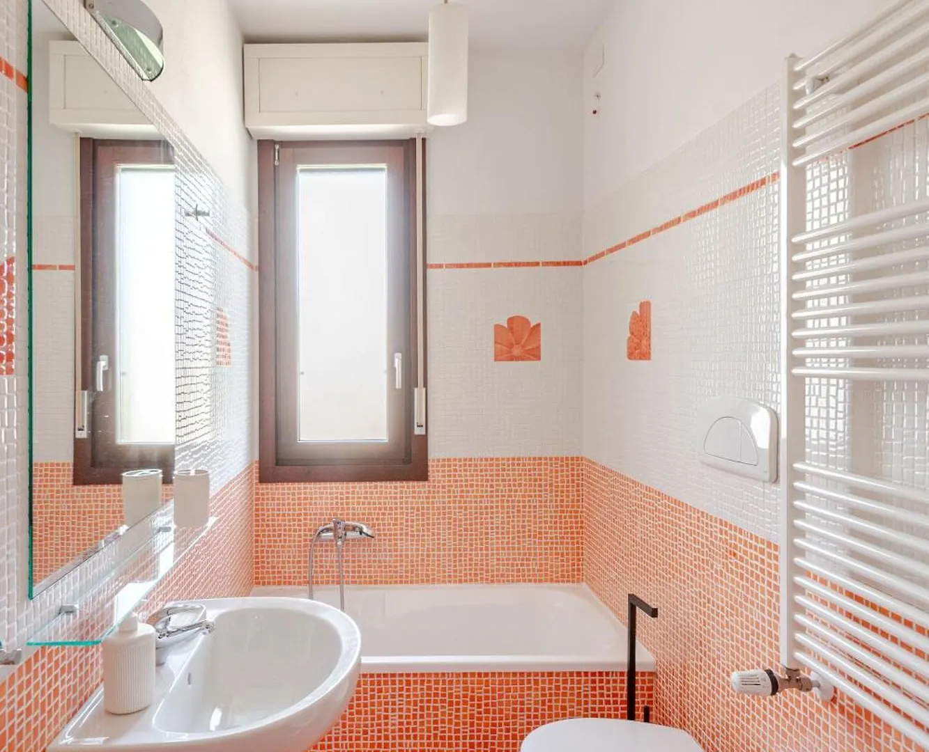 Spacious & Bright & Parking & Comfortable, Apartment In Florence With Private Parking Garage - 2 Bedrooms & 2 Bathrooms - Just Few Minutes Walking From Historic Center Italie