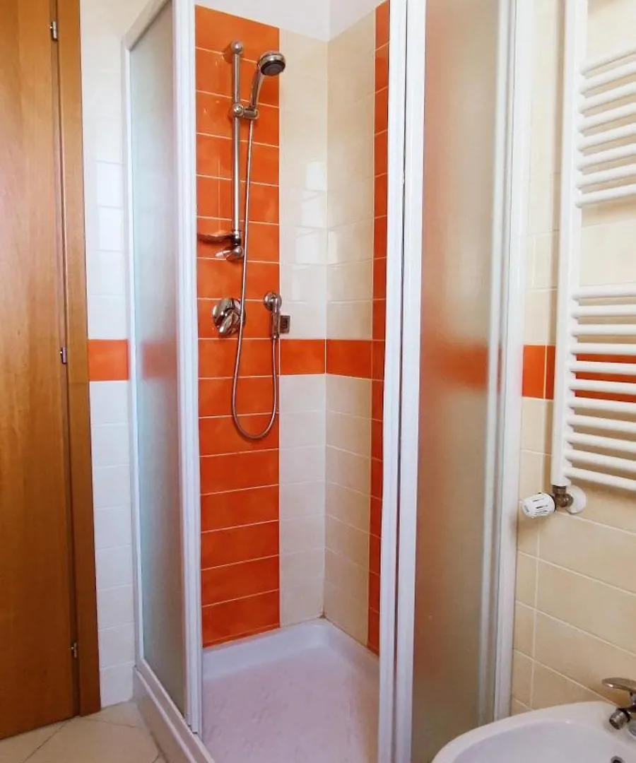 Spacious & Bright & Parking & Comfortable, Apartment In Florence With Private Parking Garage - 2 Bedrooms & 2 Bathrooms - Just Few Minutes Walking From Historic Center