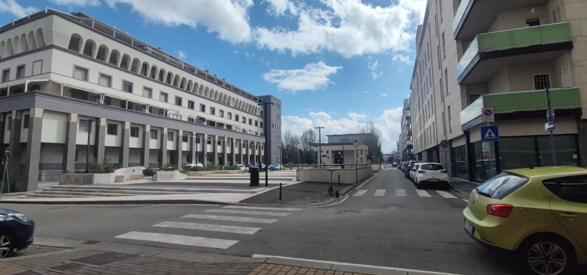 Spacious & Bright & Parking & Comfortable, Apartment In Florence With Private Parking Garage - 2 Bedrooms & 2 Bathrooms - Just Few Minutes Walking From Historic Center איטליה