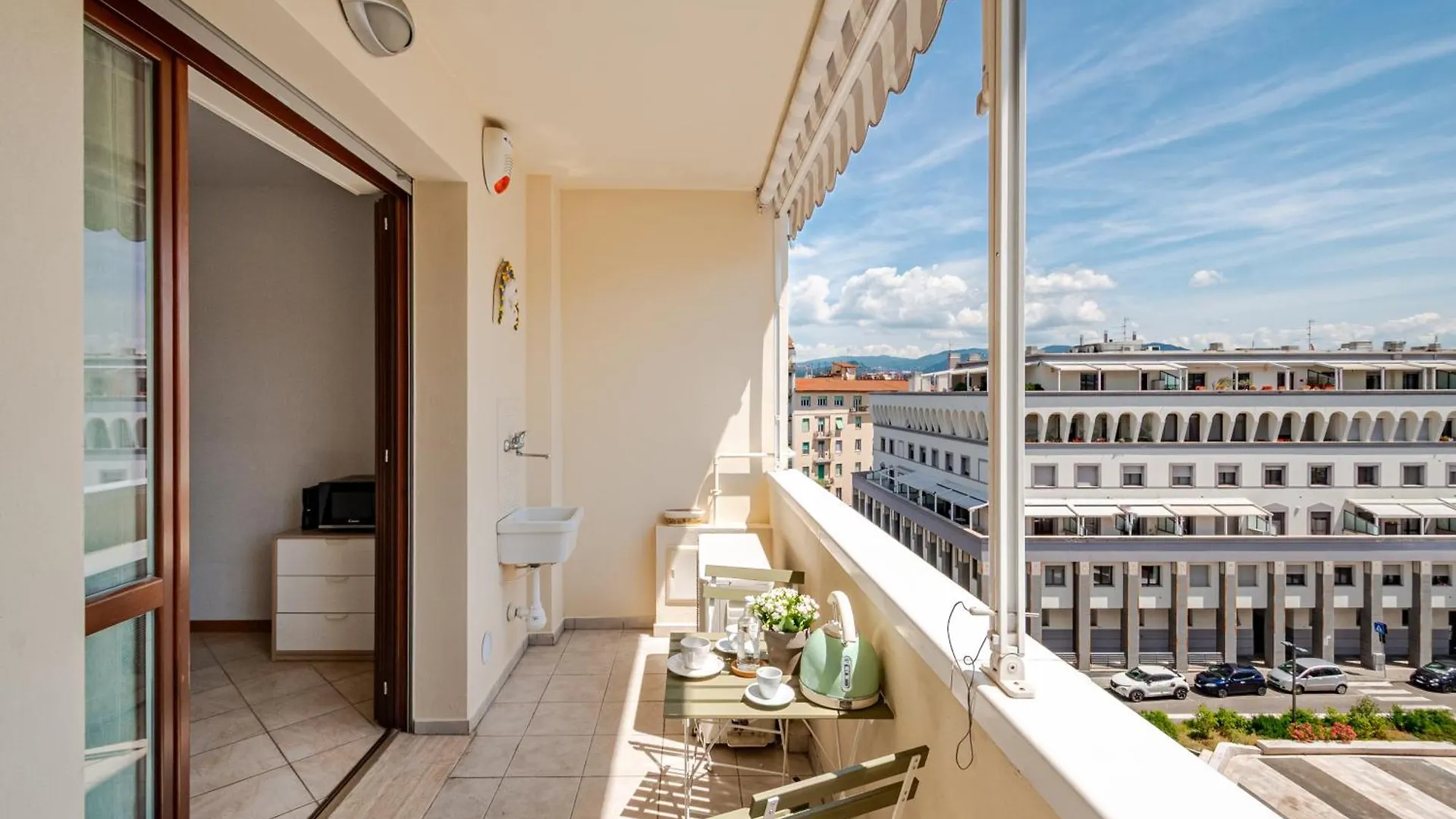Spacious & Bright & Parking & Comfortable, Apartment In Florence With Private Parking Garage - 2 Bedrooms & 2 Bathrooms - Just Few Minutes Walking From Historic Center 0*,